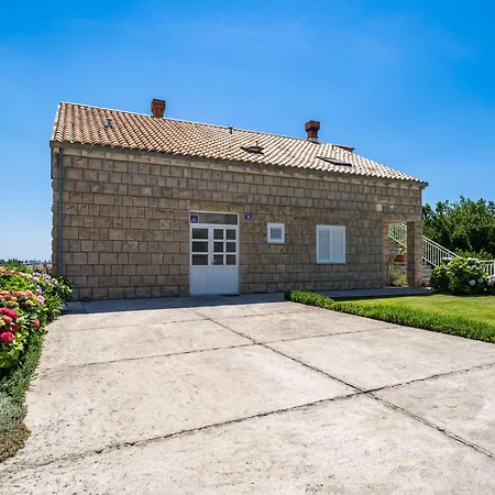 Amalija ゲストハウス 4*