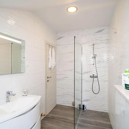 Amalija ゲストハウス Čilipi